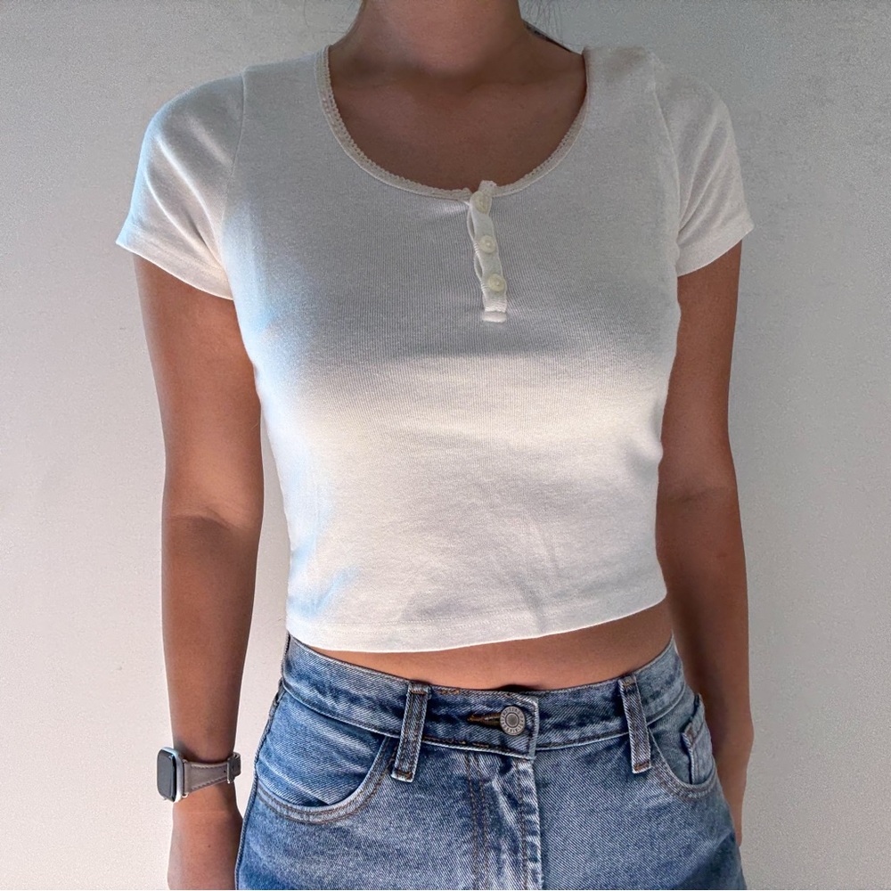 Brandy Melville Zelly Lace Top